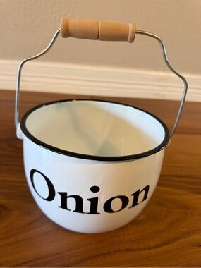 Onion Enamel Kitchen Rustic Bucket White with Black Trim & wooden handle.  WNTR